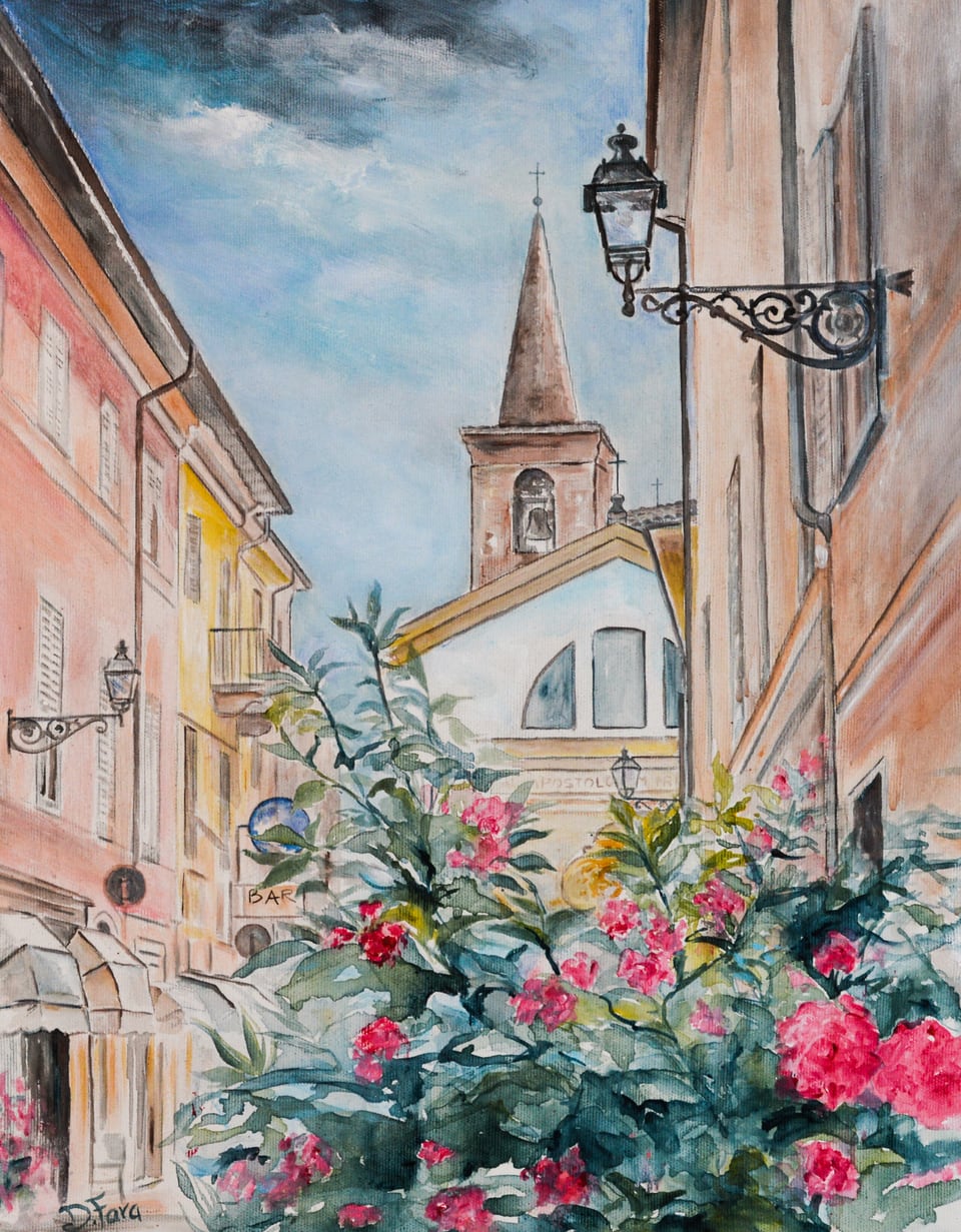 Dipinto di un vicolo fiorito con campanile sullo sfondo