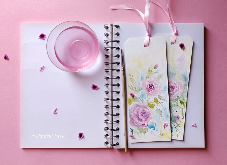 Segnalibri ad acquerello con rose rosa dipinte a mano