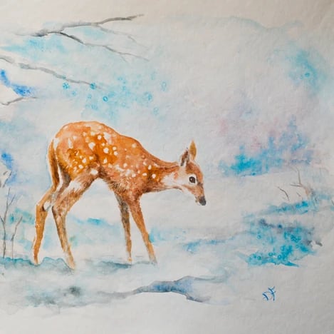 Acquerello di un cerbiatto che cammina nella neve