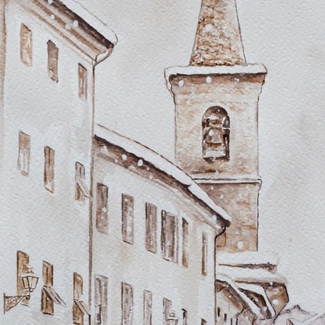 Disegno ad acquerello color seppia di un campanile e case innevate