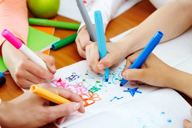 Un laboratorio di pittura con i bambini